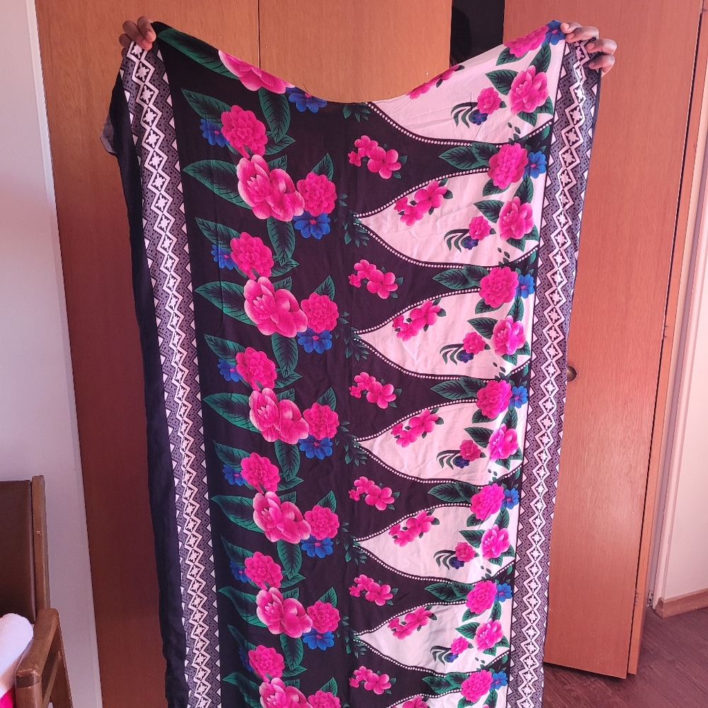 Dresses - Picture 5 of 10